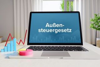 Foto: Laptop mit Anzeige Außensteuergesetz